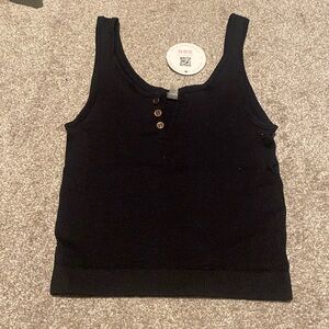 Black ribbed tank top.